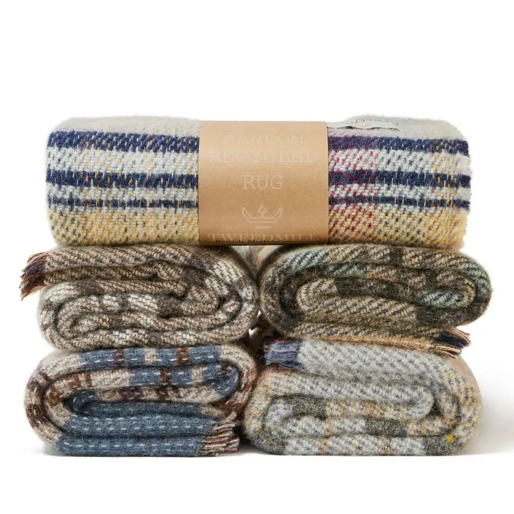 Throw pillows & blankets